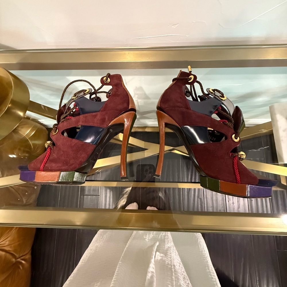 Louis Vuitton Spicy Runway 2009 Burgundy Suede Embellished Platform Heels | Rare - Picture 5 of 17